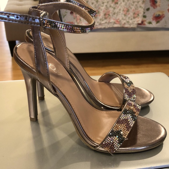 Brand knew Abound  dress shoe gorgeous metallics - Picture 2 of 3